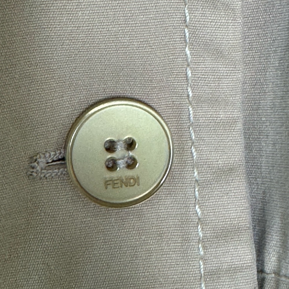 Fendi Women's Trench Coat - Timeless Elegance and Italian Luxury 🌟 - Picture 4 of 8